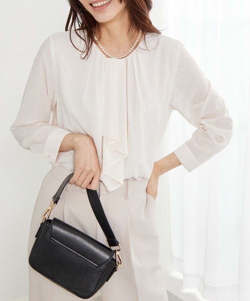 BELLUNA PLUS（ベルーナ）の「＜Ｃ／Ｓ＞ドットシフォンボウタイブラウス（シャツ/ブラウス・レディース・アイボリー/ブラック・MEDIUM/LARGE/X-LARGE）」の4枚目の写真
