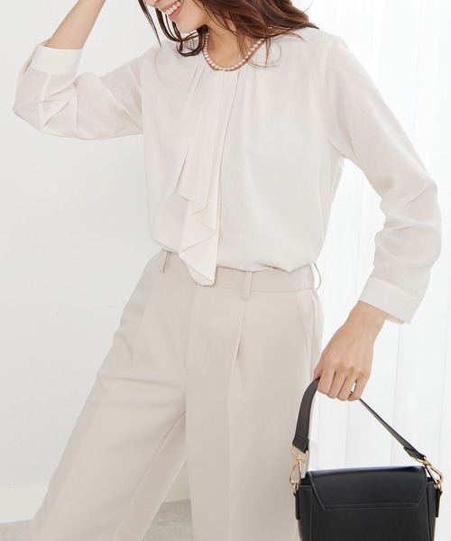 BELLUNA PLUS（ベルーナ）の「＜Ｃ／Ｓ＞ドットシフォンボウタイブラウス（シャツ/ブラウス・レディース・アイボリー/ブラック・MEDIUM/LARGE/X-LARGE）」の6枚目の写真