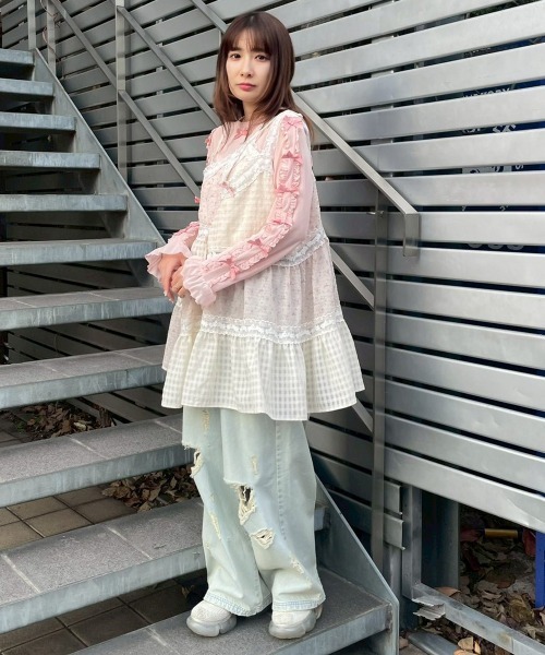 Candy Stripper（キャンディストリッパー）の「TATTERED LAYERED DENIM パンツ（デニムパンツ・レディース・ブルー系その他/ライトインディゴブルー・FREE）」の6枚目の写真