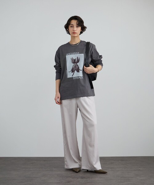 SALON adam et rope'（サロン アダム エ ロペ）の「【KARL BLOSSFELDT  by SALON】フォトロングスリーブTシャツ（Tシャツ/カットソー・レディース・チャコールグレー/グレー/ホワイト/ホワイト系その他・FREE）」の6枚目の写真