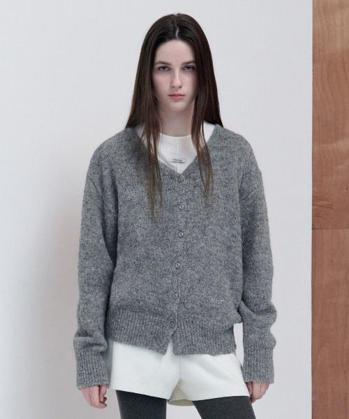 ROLAROLA(ロラロラ)の「HAIRY V NECK LOOSE FIT CARDIGAN GRAY(カーディガン/ボレロ・レディース・グレー・FREE)」の1枚目の写真