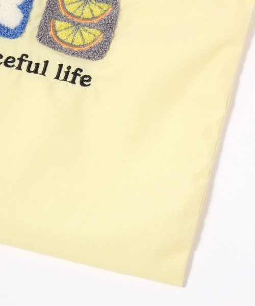 LAKOLE（ラコレ）の「【入園入学にも】[FRUITS AND BLOOM]サガラ刺繍巾着ポーチB / 612313（ステーショナリー・レディース・イエロー・FREE）」の7枚目の写真