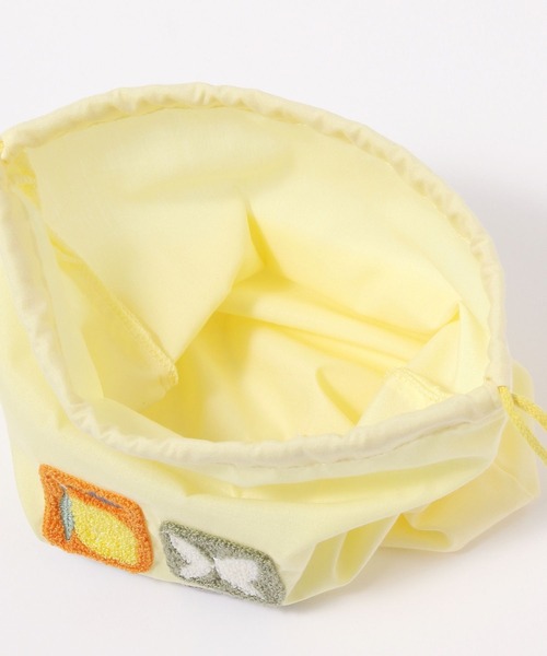 LAKOLE（ラコレ）の「【入園入学にも】[FRUITS AND BLOOM]サガラ刺繍巾着ポーチB / 612313（ステーショナリー・レディース・イエロー・FREE）」の8枚目の写真