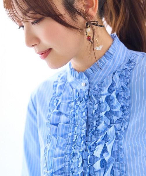 Rose Tiara(ローズティアラ)の「【シワになりにくい】フリルブラウス(シャツ/ブラウス・レディース・オフホワイト/ブルー・46/42/38)」の5枚目の写真