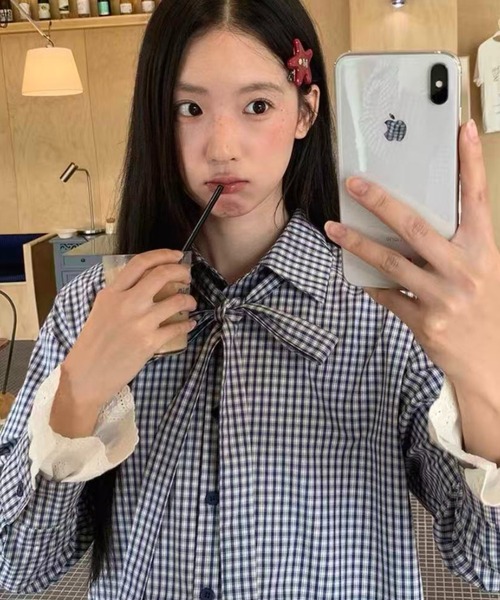 Achic(アシック)の「レース付きチェックシャツ(シャツ/ブラウス・レディース・ブルー・M)」の8枚目の写真