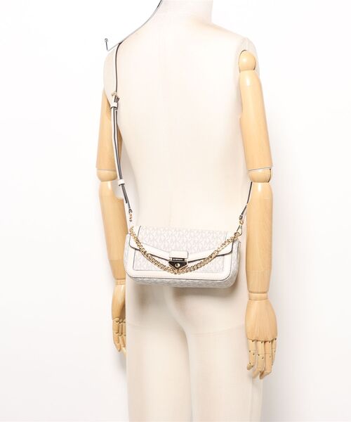 MICHAEL KORS（マイケルコース）の「SOHO SM CONV POUCHETTE XBODY クロスボディ（ショルダーバッグ・レディース・ベージュ系その他・FREE）」の6枚目の写真
