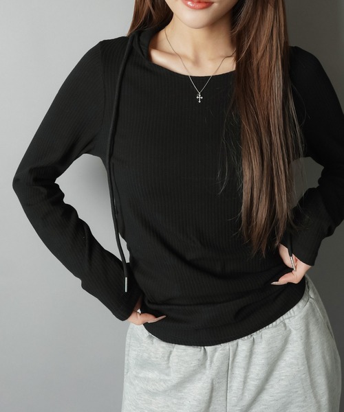 SPINNS(スピンズ)の「シンプルなのに今っぽ☆フード付きギャザーカットソー(Tシャツ/カットソー・レディース・杢グレー/ブルー/ブラウン/ブラック・ONESIZE)」の2枚目の写真