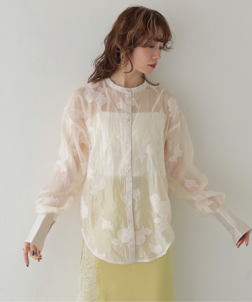 CLEIO（クレイオ）の「【CLEIO】TULIP JACQUARD SHEER SHIRT/チューリップジャガードシアーシャツ（シャツ/ブラウス・レディース・ネイビー/アイボリー・FREE）」の2枚目の写真