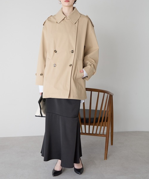 r.(アールドット)の「ショートトレンチコート(トレンチコート・レディース・ブラック/アイボリー/ベージュ・FREE)」の10枚目の写真