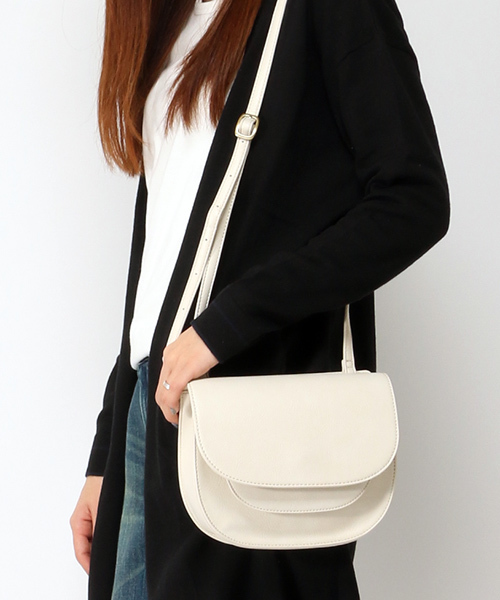 LBC（エルビーシー）の「半円ショルダー            （ショルダーバッグ・レディース・オフホワイト/ライトブラウン/ブラック/ベージュ・ONE SIZE）」の2枚目の写真
