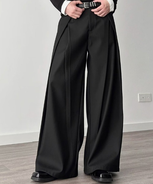 KELVIN（ケルヴァン）の「Tuck Wide Slacks Pants タック ワイド スラックスパンツ（デニムパンツ・メンズ・ブラック/グレー・MEDIUM/LARGE）」の4枚目の写真