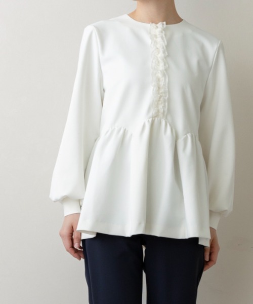 Sono(ソーノ)の「【新作2/20発売】ご自宅でお洗濯可能/シワ防止/UVカット【SONO/ソーノ】【Magical Stretch】フロントフリルチュニックブラウス(Tシャツ/カットソー・レディース・ブラック/ホワイト/ネイビー・F)」の2枚目の写真