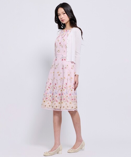 TOCCA(トッカ)の「EYELET AJISAI カーディガン(カーディガン/ボレロ・レディース・アイボリー系/ピンク系/ライトグリーン系/ネイビー系・MEDIUM/SMALL)」の6枚目の写真