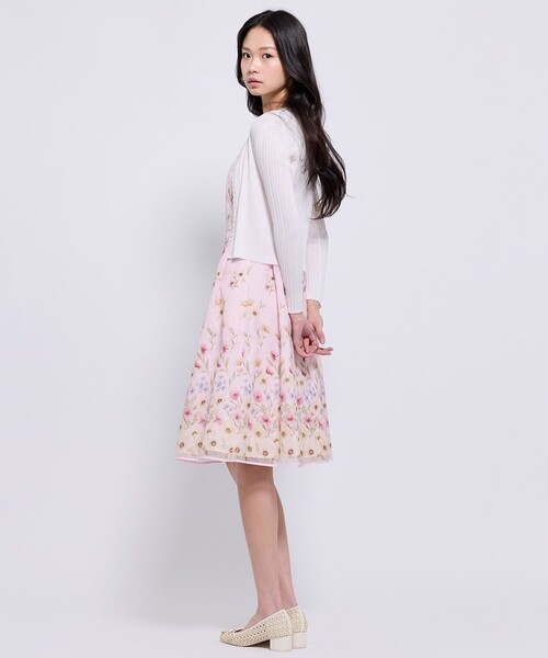 TOCCA(トッカ)の「EYELET AJISAI カーディガン(カーディガン/ボレロ・レディース・アイボリー系/ピンク系/ライトグリーン系/ネイビー系・MEDIUM/SMALL)」の7枚目の写真
