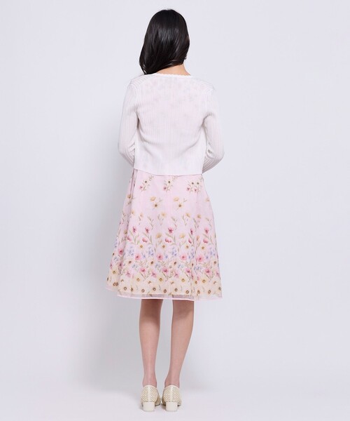 TOCCA(トッカ)の「EYELET AJISAI カーディガン(カーディガン/ボレロ・レディース・アイボリー系/ピンク系/ライトグリーン系/ネイビー系・MEDIUM/SMALL)」の8枚目の写真