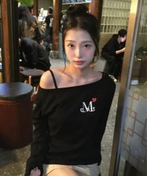 MUCENT（ムセント）の「◇MUCENT◇ブランド直輸入正規品 LOVRITS MINI HEART LOGO ONE SHOULDER T ラブリッツミニハートロゴワンショルダー長袖Tシャツ（Tシャツ/カットソー）」