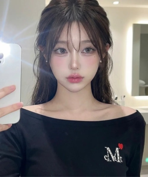 MUCENT（ムセント）の「◇MUCENT◇ブランド直輸入正規品/LOVRITS MINI HEART LOGO ONE SHOULDER T ラブリッツミニハートロゴワンショルダー長袖Tシャツ（Tシャツ/カットソー・レディース・ブラック/ホワイト・FREE）」の8枚目の写真