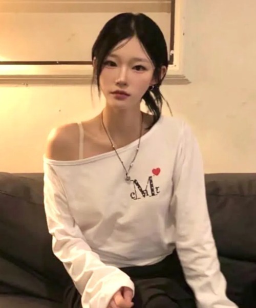 MUCENT（ムセント）の「◇MUCENT◇ブランド直輸入正規品/LOVRITS MINI HEART LOGO ONE SHOULDER T ラブリッツミニハートロゴワンショルダー長袖Tシャツ（Tシャツ/カットソー・レディース・ブラック/ホワイト・FREE）」の12枚目の写真