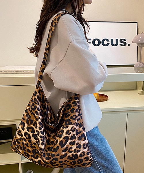 NANEA（ナネア）の「ヒョウ柄ショルダートートバッグ（トートバッグ・レディース・グレー/ブラウン/ピンク・フリー）」の3枚目の写真