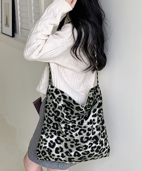 NANEA（ナネア）の「ヒョウ柄ショルダートートバッグ（トートバッグ・レディース・グレー/ブラウン/ピンク・フリー）」の2枚目の写真