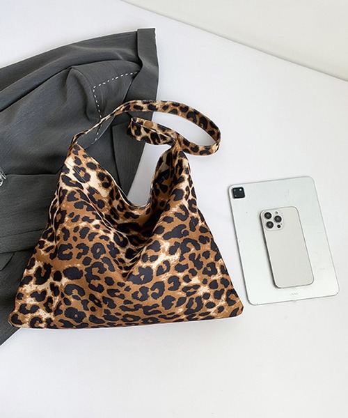 NANEA（ナネア）の「ヒョウ柄ショルダートートバッグ（トートバッグ・レディース・グレー/ブラウン/ピンク・フリー）」の6枚目の写真