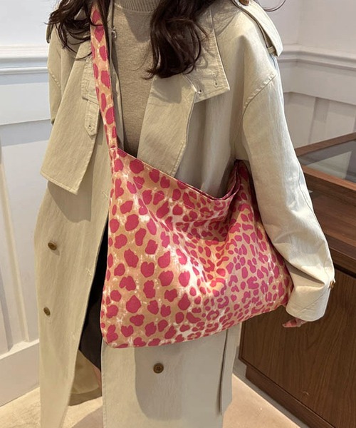 NANEA（ナネア）の「ヒョウ柄ショルダートートバッグ（トートバッグ・レディース・グレー/ブラウン/ピンク・フリー）」の4枚目の写真