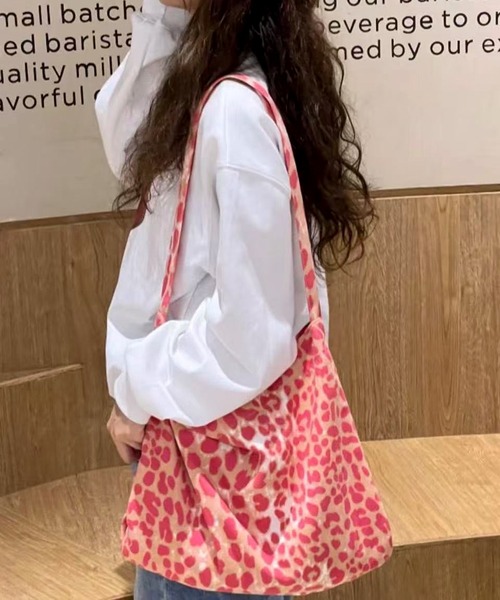 NANEA（ナネア）の「ヒョウ柄ショルダートートバッグ（トートバッグ・レディース・グレー/ブラウン/ピンク・フリー）」の16枚目の写真