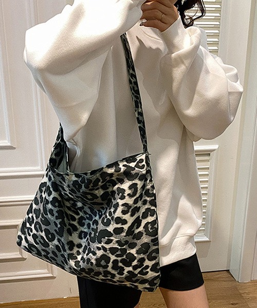 NANEA（ナネア）の「ヒョウ柄ショルダートートバッグ（トートバッグ・レディース・グレー/ブラウン/ピンク・フリー）」の8枚目の写真