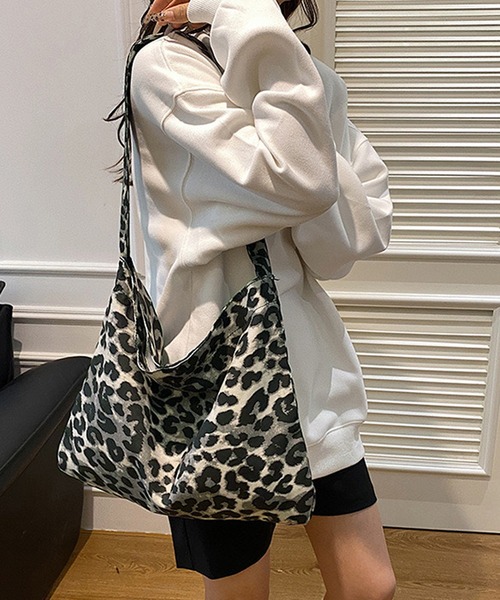 NANEA（ナネア）の「ヒョウ柄ショルダートートバッグ（トートバッグ・レディース・グレー/ブラウン/ピンク・フリー）」の9枚目の写真