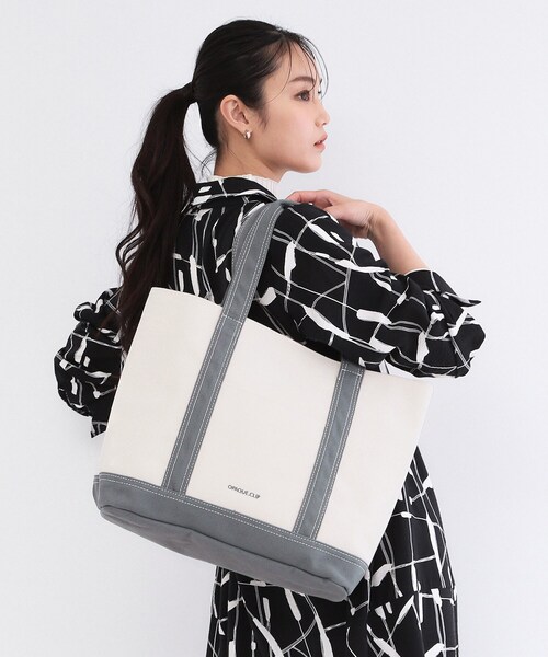 OPAQUE.CLIP（オペークドットクリップ）の「バイカラー帆布BIGトート（トートバッグ・レディース・チャコールグレー/サックスブルー系/ベージュ・00）」の4枚目の写真