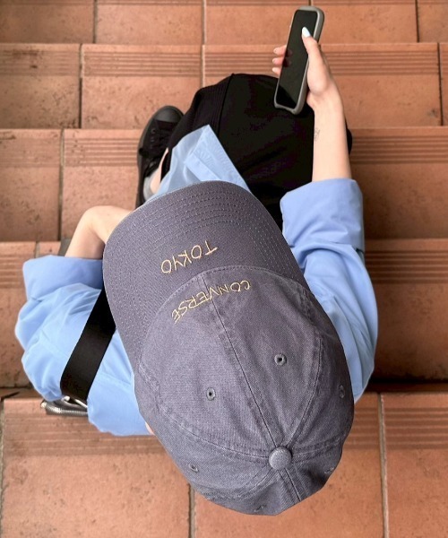 CONVERSE TOKYO(コンバーストウキョウ)の「WASHED EMBROIDERED LOGO CAP(キャップ・レディース・ブラウン/ブラック/ブルー・FREE)」の3枚目の写真