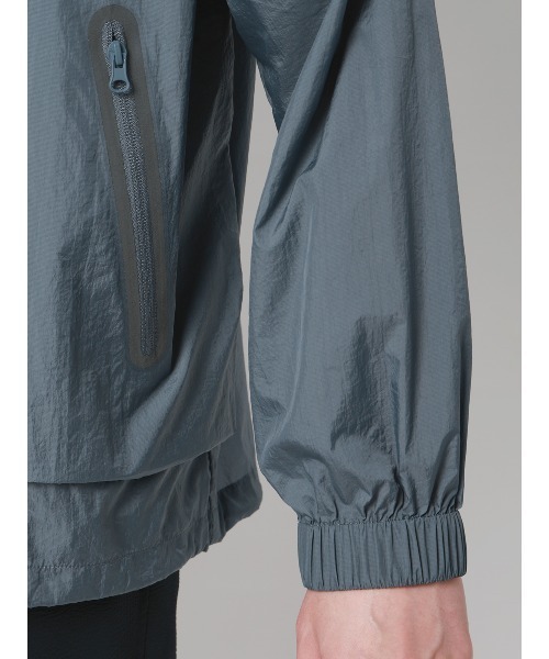 SUIT SQUARE（スーツスクエア）の「FLAT フードアウター ウォッシャブル UVカット 軽量 ナイロンワッシャー 無地（その他アウター・メンズ・ブラック/ブルー・M/L）」の9枚目の写真
