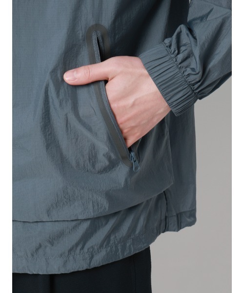 SUIT SQUARE（スーツスクエア）の「FLAT フードアウター ウォッシャブル UVカット 軽量 ナイロンワッシャー 無地（その他アウター・メンズ・ブラック/ブルー・M/L）」の10枚目の写真
