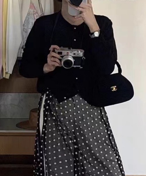 Ritzy（リッツィー）の「7色展開 ゴールドボタン スプリングニットカーディガン（カーディガン/ボレロ・レディース・オレンジ/イエロー/ライトブルー/ブラック/グリーン/ピンク/ホワイト・FREE）」の9枚目の写真