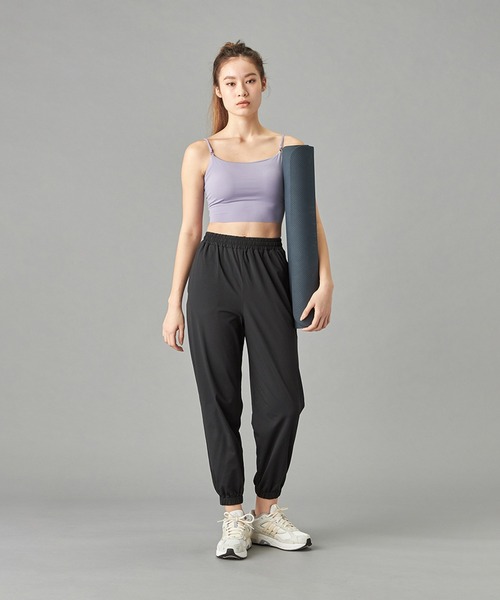Chacott(チャコット)の「EazyCare+ジョガーパンツ(スウェットパンツ・レディース・ブラック/ネイビー・M)」の4枚目の写真