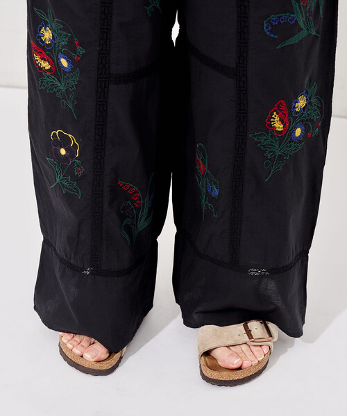 FREAK'S STORE(フリークスストア)の「インド パッチワーク刺繍 イージーパンツ<セットアップ対応>(その他パンツ・レディース・ブラウン/サックスブルー/ブラック/オフホワイト・フリ-)」の6枚目の写真