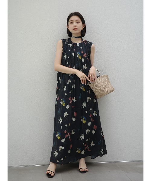 anuans（アニュアンス）の「フローラルモチーフプリントワンピース（ワンピース・レディース・ライトベージュ/ネイビー/ホワイト・MEDIUM/SMALL）」の3枚目の写真