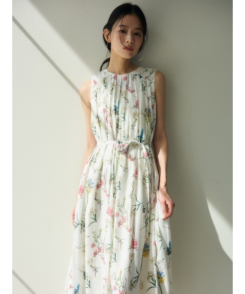 anuans（アニュアンス）の「フローラルモチーフプリントワンピース（ワンピース・レディース・ライトベージュ/ネイビー/ホワイト・MEDIUM/SMALL）」の9枚目の写真