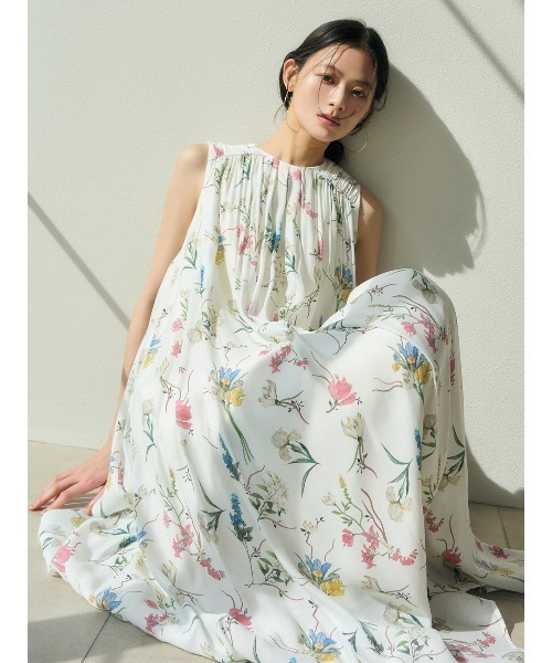 anuans（アニュアンス）の「フローラルモチーフプリントワンピース（ワンピース・レディース・ライトベージュ/ネイビー/ホワイト・MEDIUM/SMALL）」の10枚目の写真