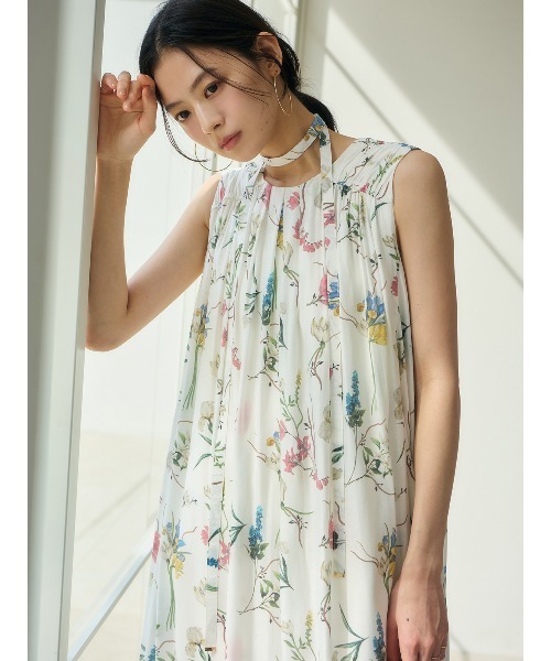 anuans（アニュアンス）の「フローラルモチーフプリントワンピース（ワンピース・レディース・ライトベージュ/ネイビー/ホワイト・MEDIUM/SMALL）」の17枚目の写真