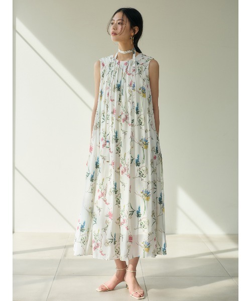 anuans（アニュアンス）の「フローラルモチーフプリントワンピース（ワンピース・レディース・ライトベージュ/ネイビー/ホワイト・MEDIUM/SMALL）」の5枚目の写真