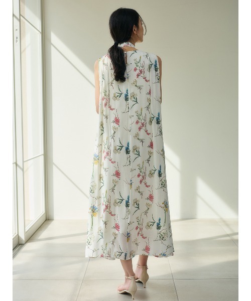 anuans（アニュアンス）の「フローラルモチーフプリントワンピース（ワンピース・レディース・ライトベージュ/ネイビー/ホワイト・MEDIUM/SMALL）」の6枚目の写真