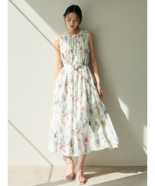 anuans（アニュアンス）の「フローラルモチーフプリントワンピース（ワンピース・レディース・ライトベージュ/ネイビー/ホワイト・MEDIUM/SMALL）」の7枚目の写真