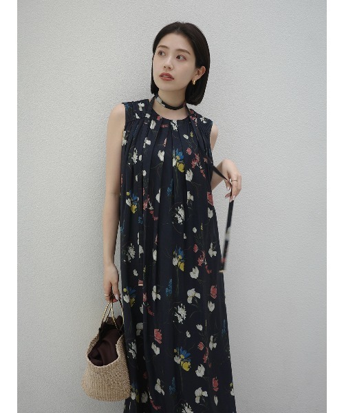 anuans（アニュアンス）の「フローラルモチーフプリントワンピース（ワンピース・レディース・ライトベージュ/ネイビー/ホワイト・MEDIUM/SMALL）」の20枚目の写真