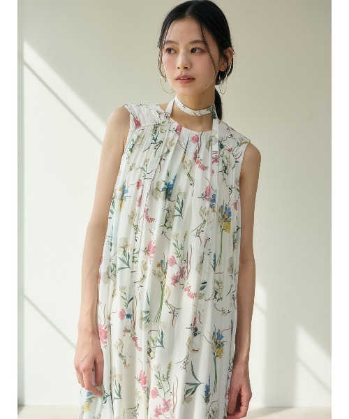 anuans（アニュアンス）の「フローラルモチーフプリントワンピース（ワンピース・レディース・ライトベージュ/ネイビー/ホワイト・MEDIUM/SMALL）」の13枚目の写真