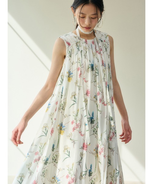 anuans（アニュアンス）の「フローラルモチーフプリントワンピース（ワンピース・レディース・ライトベージュ/ネイビー/ホワイト・MEDIUM/SMALL）」の15枚目の写真