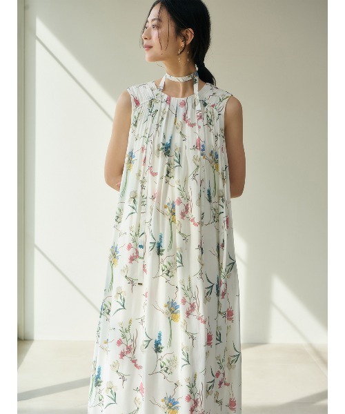 anuans（アニュアンス）の「フローラルモチーフプリントワンピース（ワンピース・レディース・ライトベージュ/ネイビー/ホワイト・MEDIUM/SMALL）」の14枚目の写真