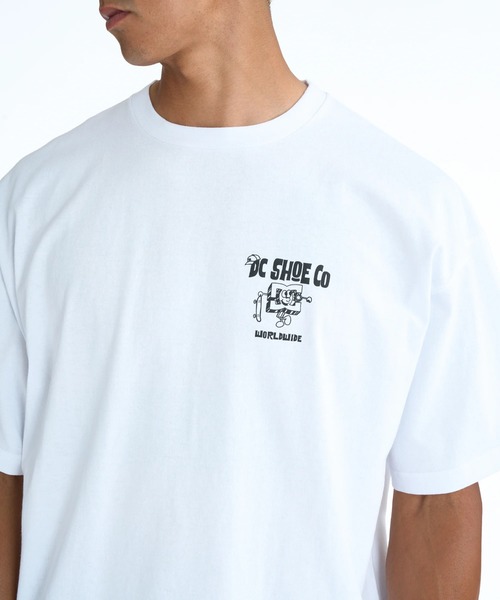 DC SHOES(ディーシーシューズ)の「DC SHOES メンズ 26 PLAY BUDDY SS Tシャツ 【2026年春夏モデル】/バックプリント半袖Tシャツ(Tシャツ/カットソー・メンズ・ホワイト/ブラック/ブラック系その他・MEDIUM/LARGE/X-LARGE)」の6枚目の写真