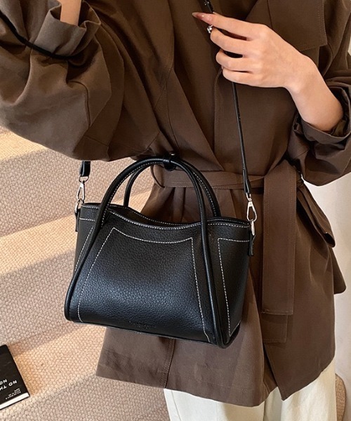yuue' ( wear )(ユーイ)の「2WAYステッチミニショルダーバッグ(ショルダーバッグ・レディース・ダークブラウン/ブラック/アイボリー・FREE)」の14枚目の写真
