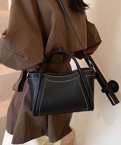 yuue' ( wear )(ユーイ)の「2WAYステッチミニショルダーバッグ(ショルダーバッグ・レディース・ダークブラウン/ブラック/アイボリー・FREE)」の16枚目の写真